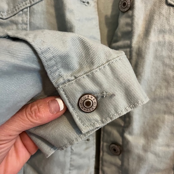 Curve Appeal XL Jean Jacket with two upper pockets and two lower pockets. - Picture 5 of 6